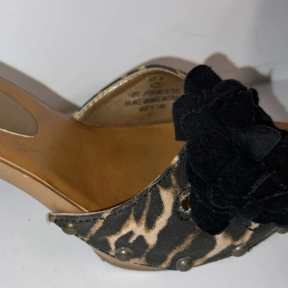 Madden Girl, Kizzez, 8, open toe 3.75”clog , stud animal print, 3D black flower - Picture 11 of 12